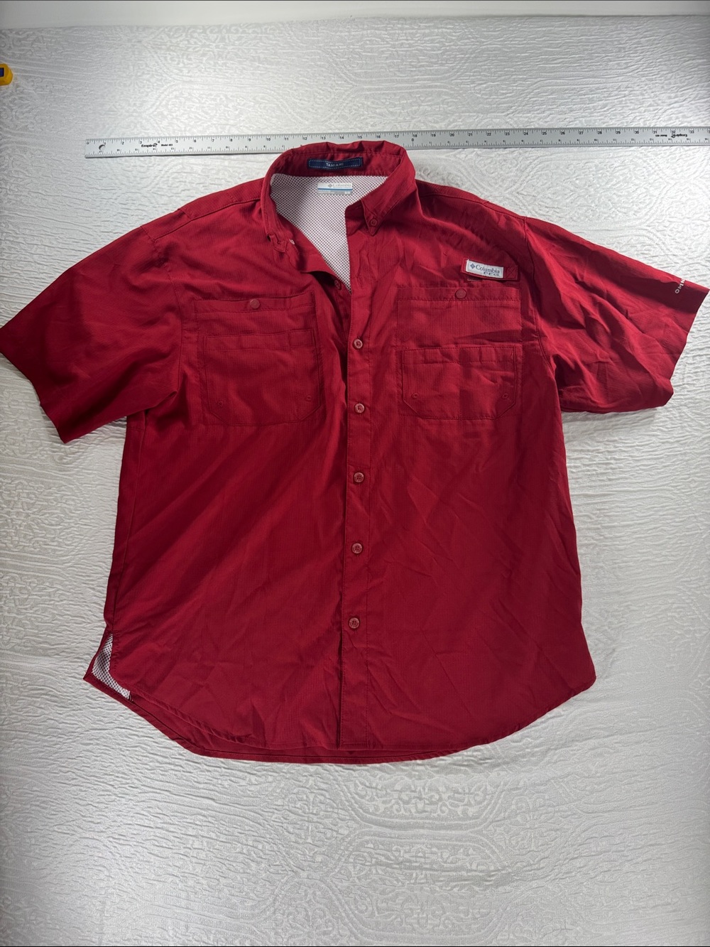 Columbia Men's Button-Down Short Sleeve Shirt in Red